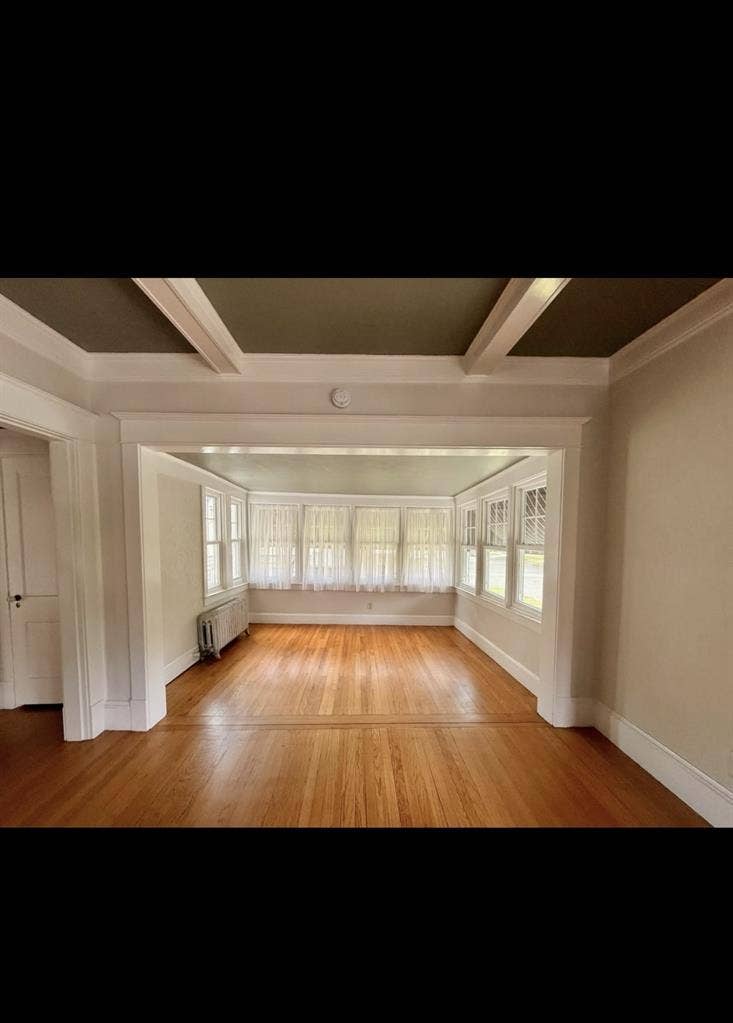 Room for rent in a 3 bedroom apartm