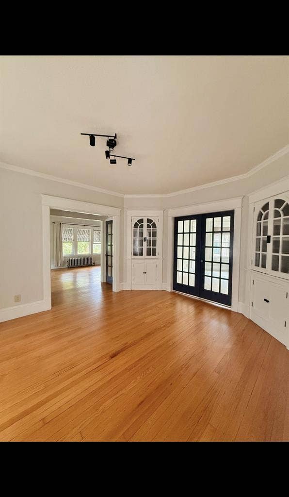 Room for rent in a 3 bedroom apartm