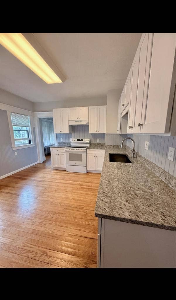 Room for rent in a 3 bedroom apartm