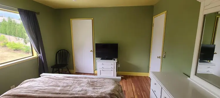 Fully Furnished Queensize bedroom.