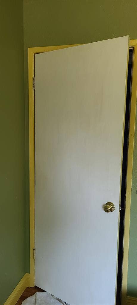 Fully Furnished Queensize bedroom.