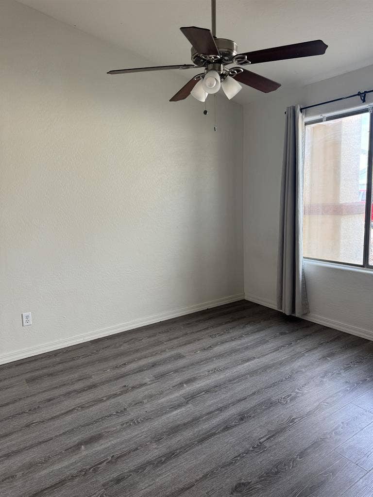2 Rooms for rent.