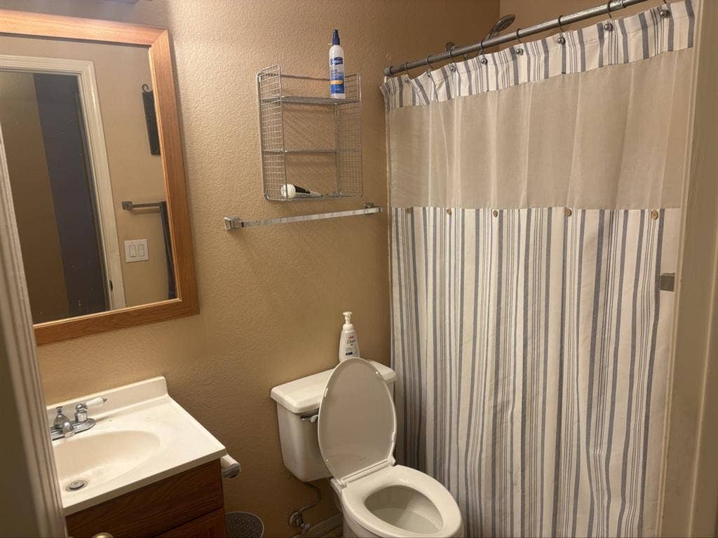 2 rooms and private bath