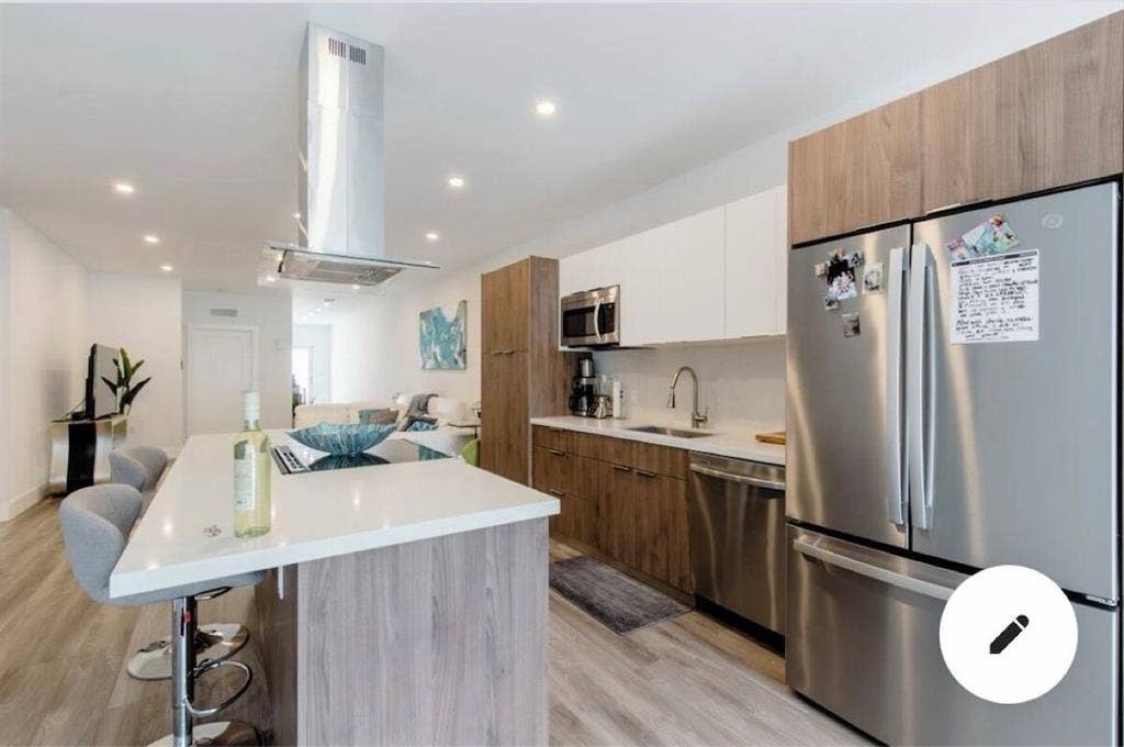 modern close to downtown, beach