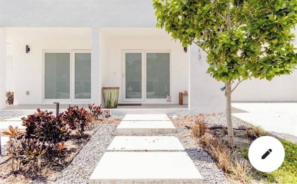 modern close to downtown, beach