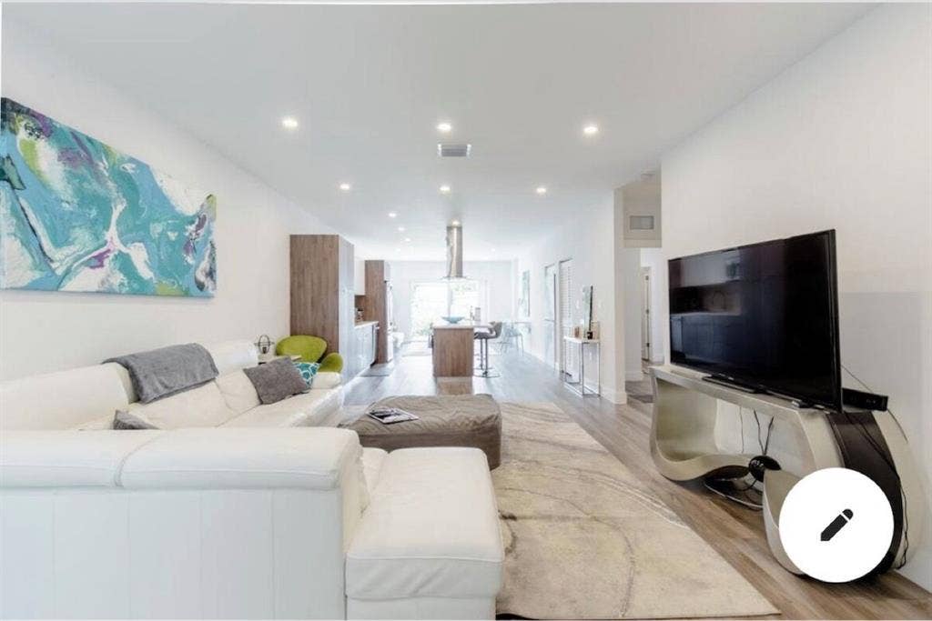 modern close to downtown, beach