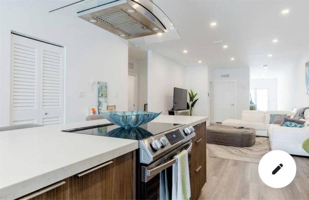 modern close to downtown, beach