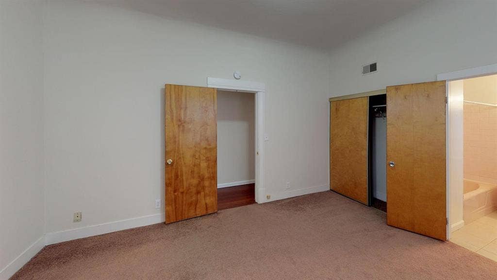 1 BR in Oakland