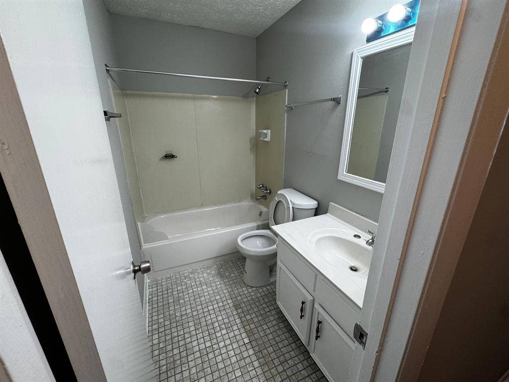 3 BR in Forest Park
