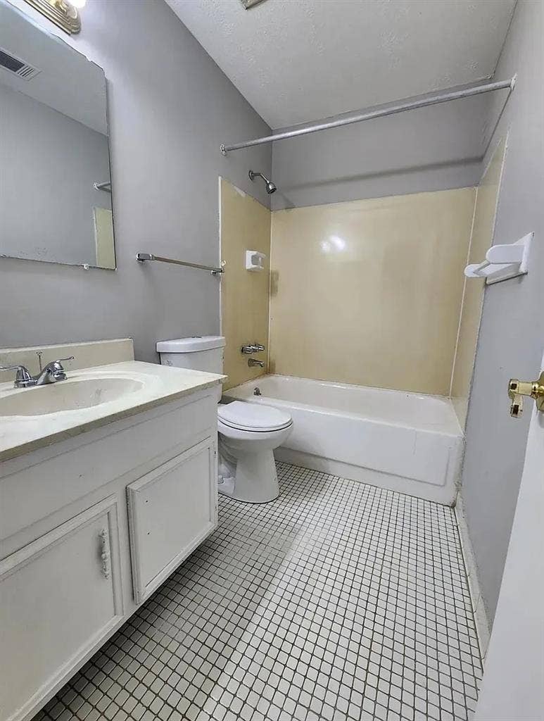 3 BR in Forest Park
