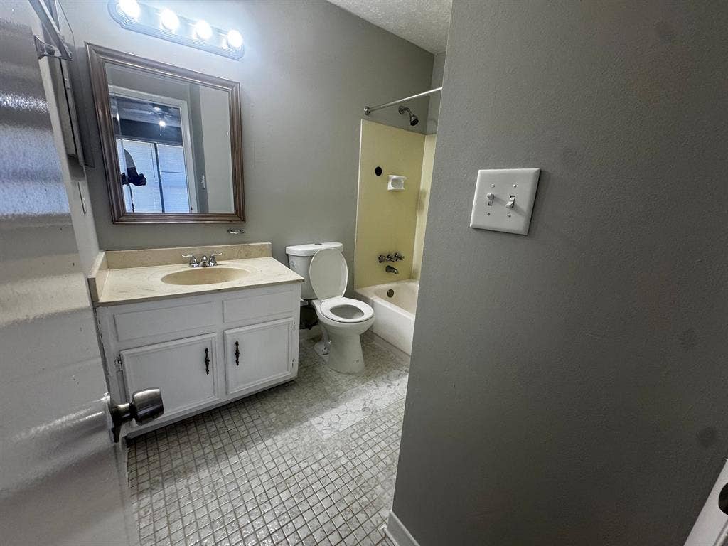 3 BR in Forest Park