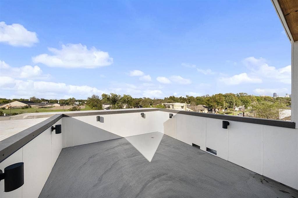 1 BR in Dallas