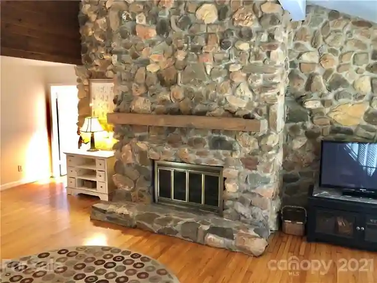 7 BR in Huntersville