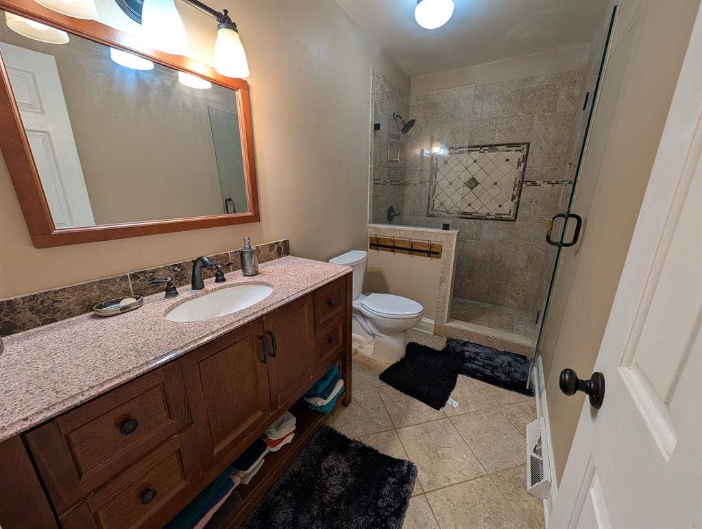 7 BR in Huntersville