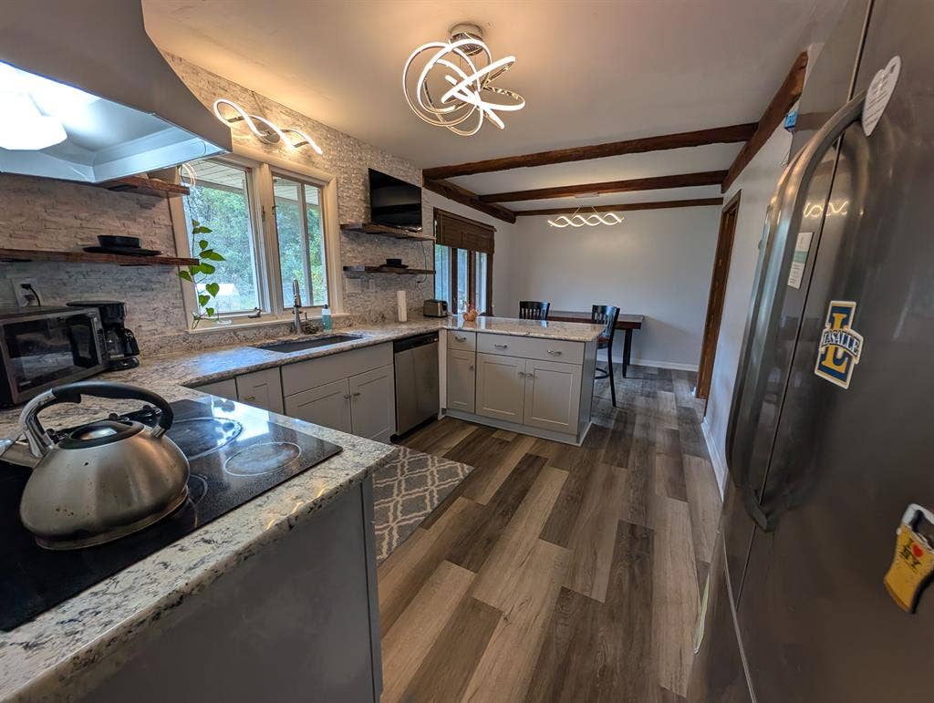 7 BR in Huntersville