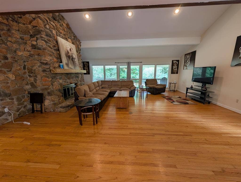 7 BR in Huntersville