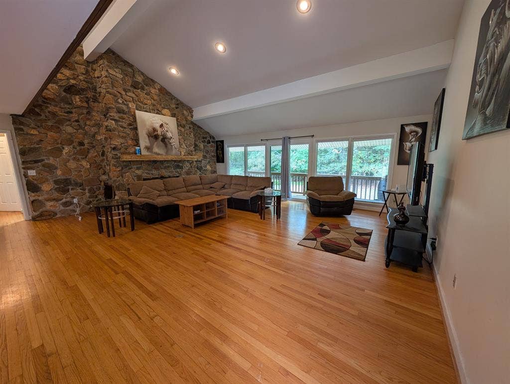 7 BR in Huntersville
