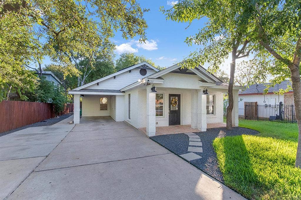 1 BR in Austin