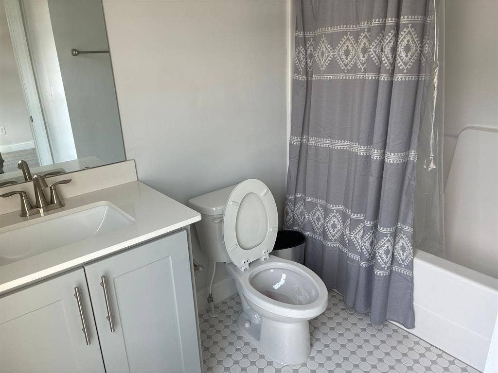 3 BR in Apex