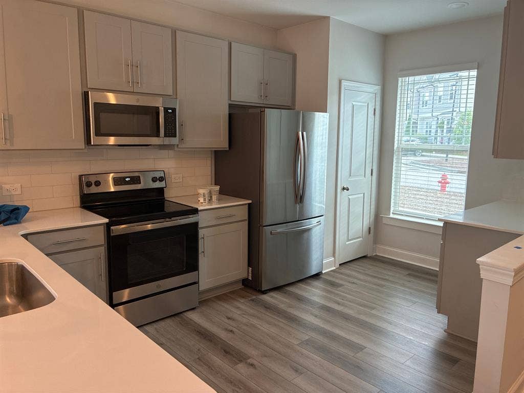 3 BR in Apex