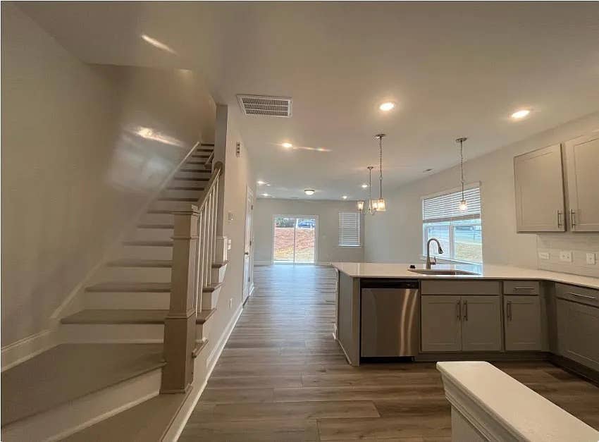3 BR in Apex