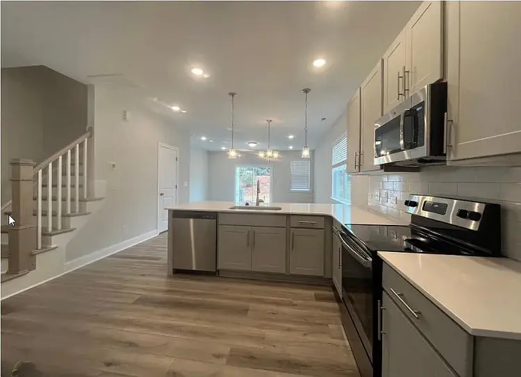 3 BR in Apex