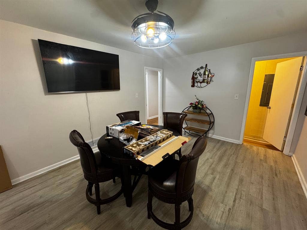 5 BR in College Park