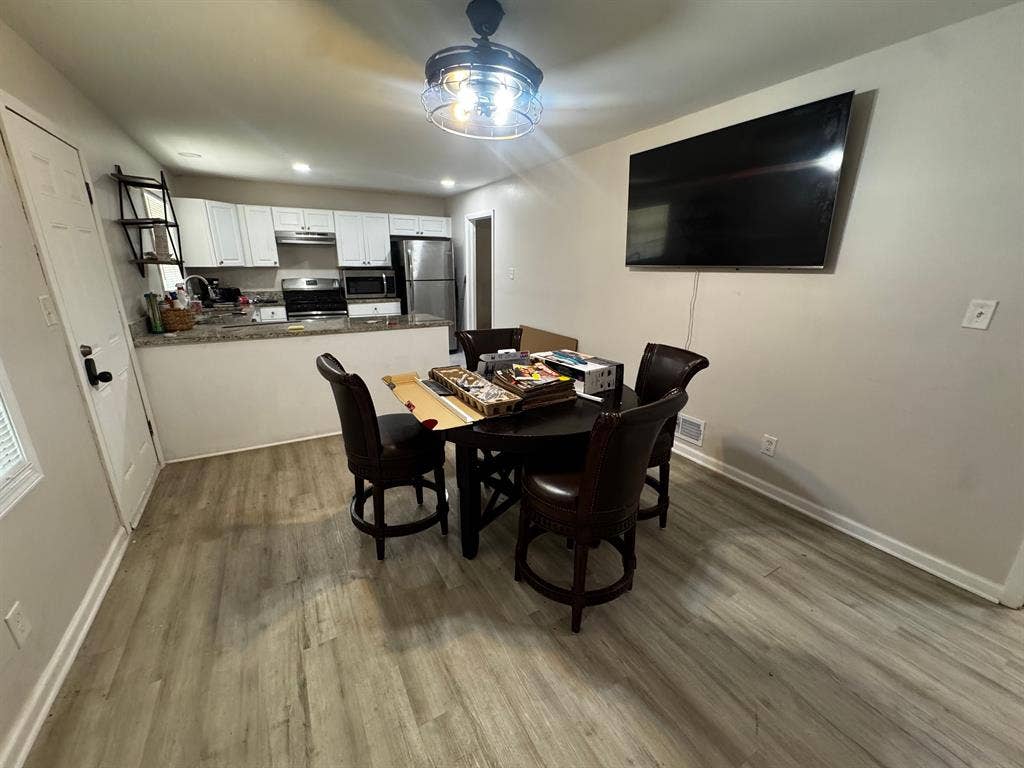 5 BR in College Park