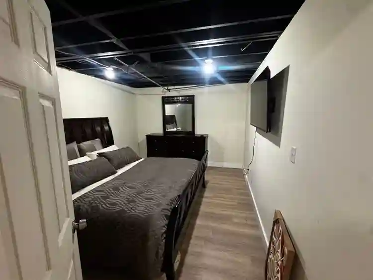 5 BR in College Park