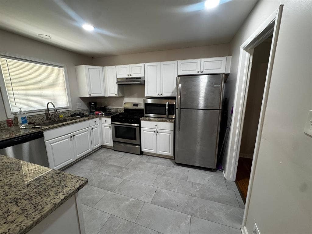 5 BR in College Park