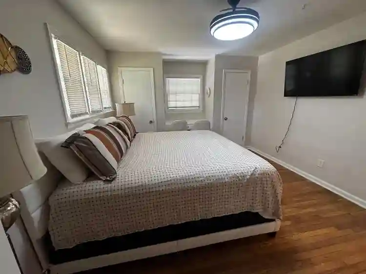 5 BR in College Park