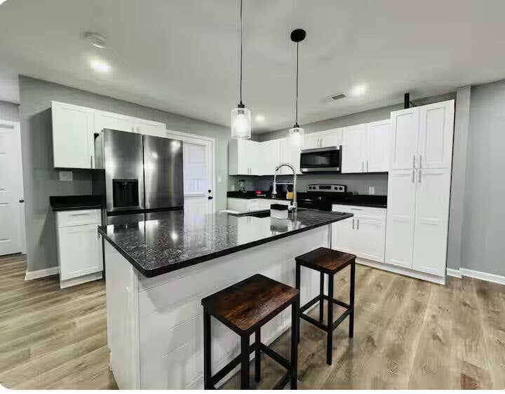 3 BR in Riverdale