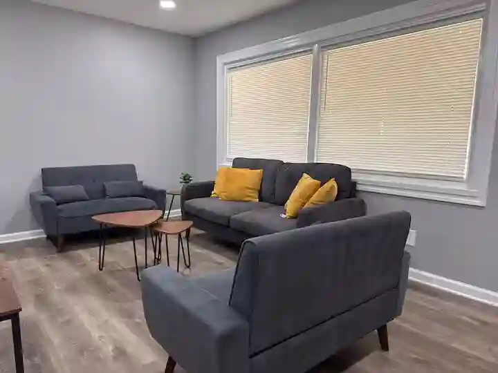 3 BR in Riverdale
