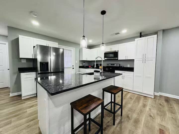 3 BR in Riverdale