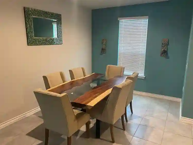 4 BR in Austin