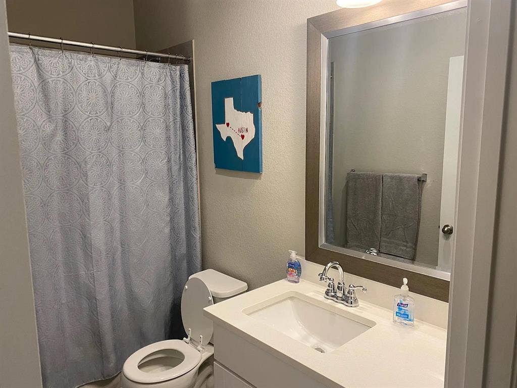 4 BR in Austin