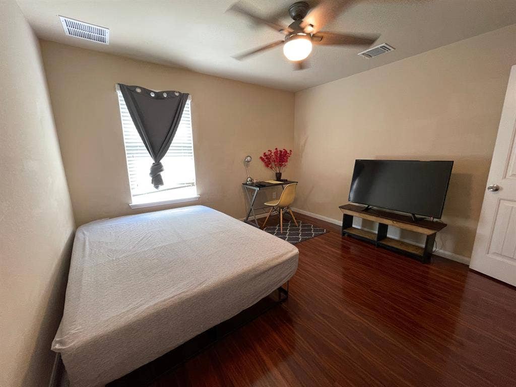 4 BR in Austin