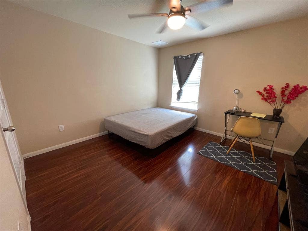 4 BR in Austin
