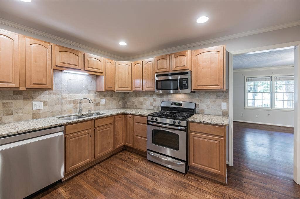 4 BR in Roswell