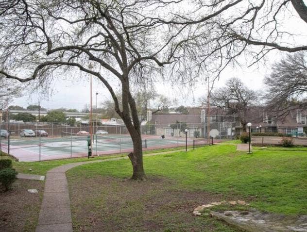 2 BR in Austin
