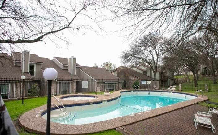 2 BR in Austin