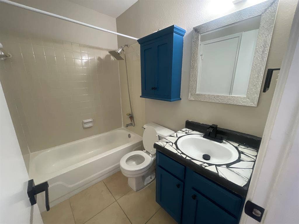 2 BR in Austin