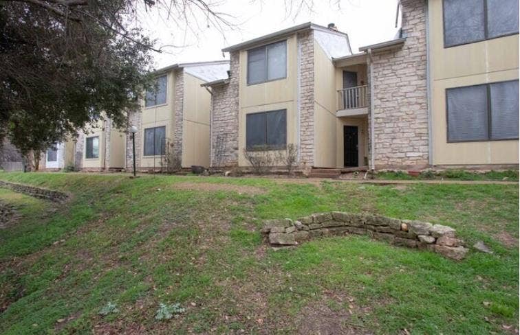 2 BR in Austin