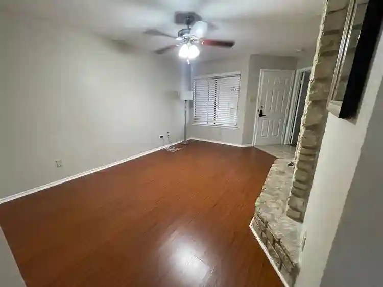 2 BR in Austin