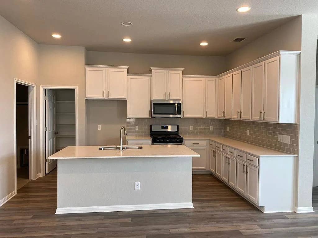 3 BR in Round Rock
