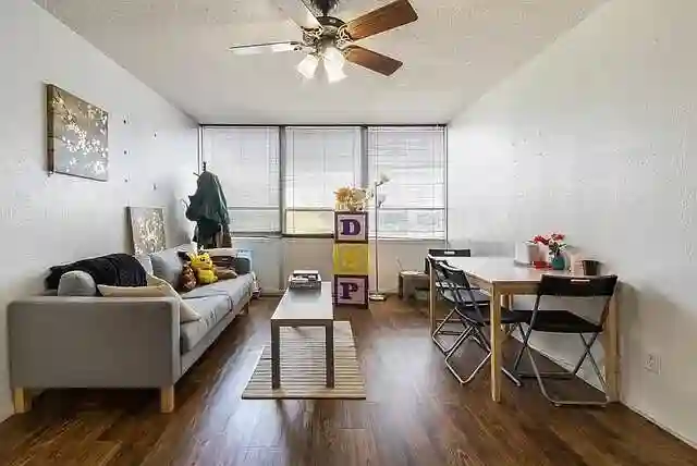 2 BR in Austin