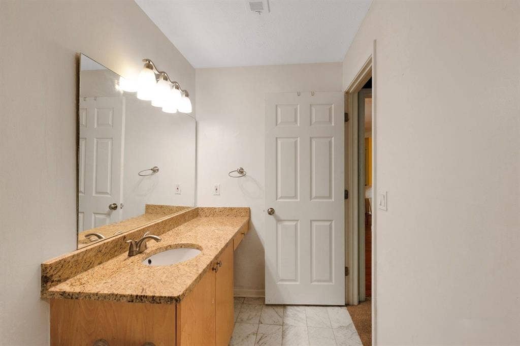 2 BR in Sandy Springs