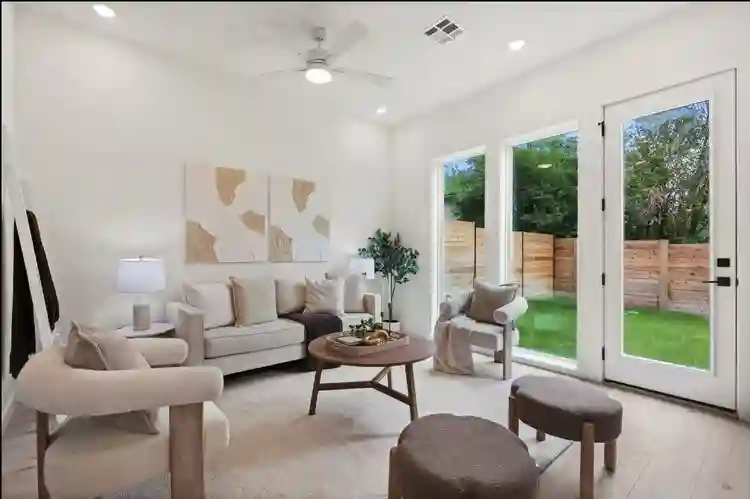 2 BR in Austin