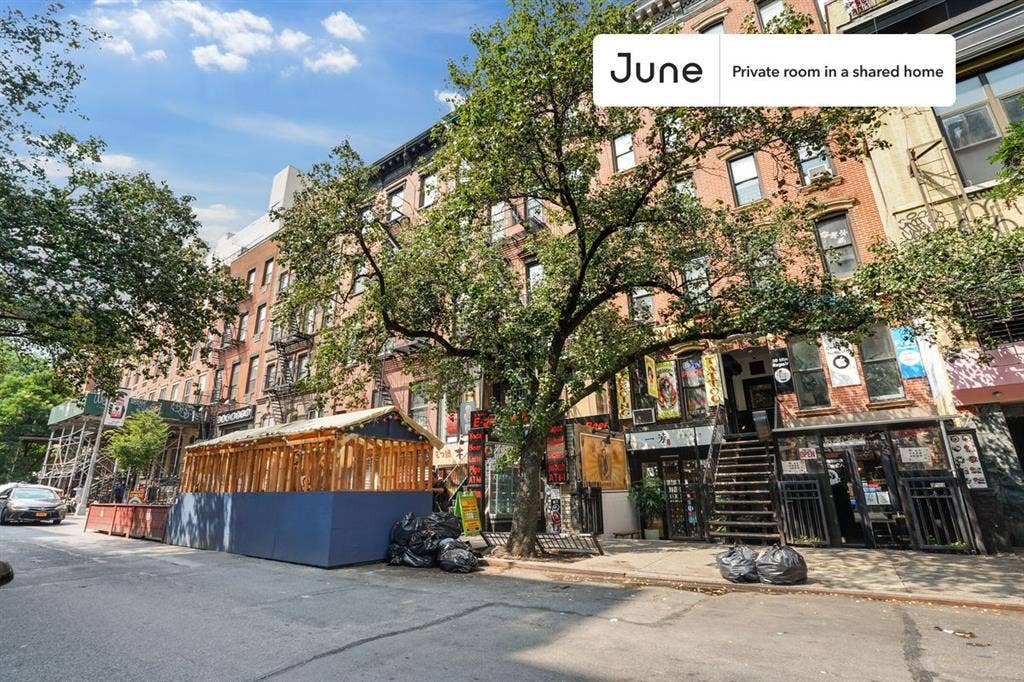 2 BR in New York City