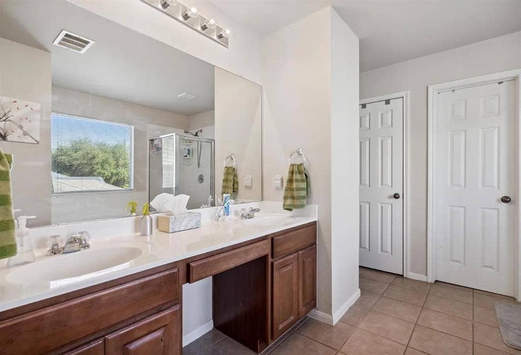 4 BR in Austin